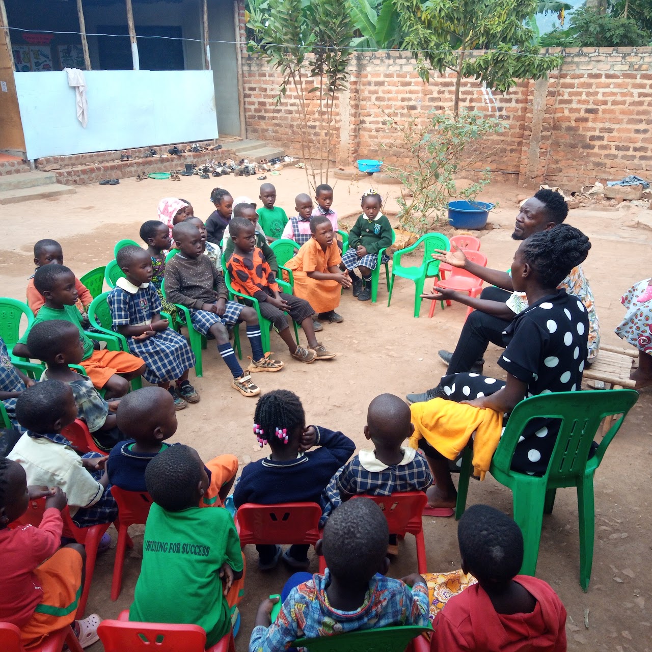 Outdoor lesson with pupils seated on chairs